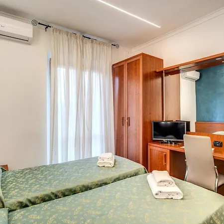 米勒罗斯酒店 *