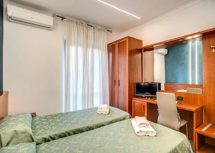 米勒罗斯酒店 *