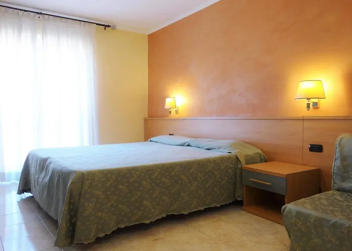 米勒罗斯酒店 *